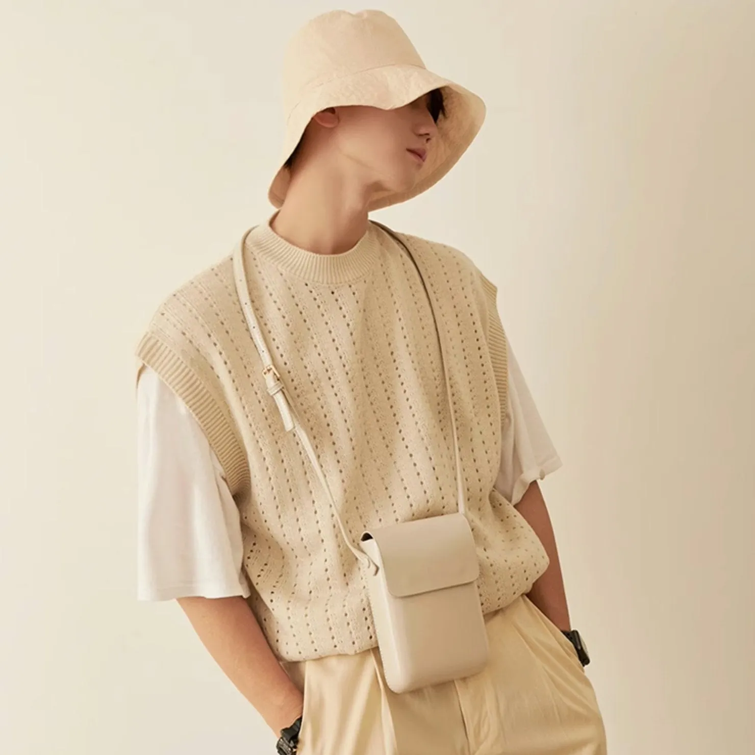 KNITTED SLEEVELESS VEST