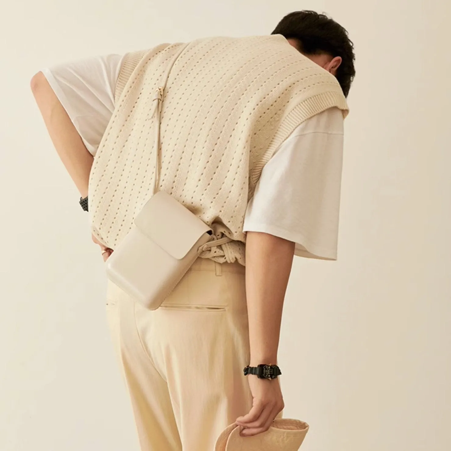 KNITTED SLEEVELESS VEST