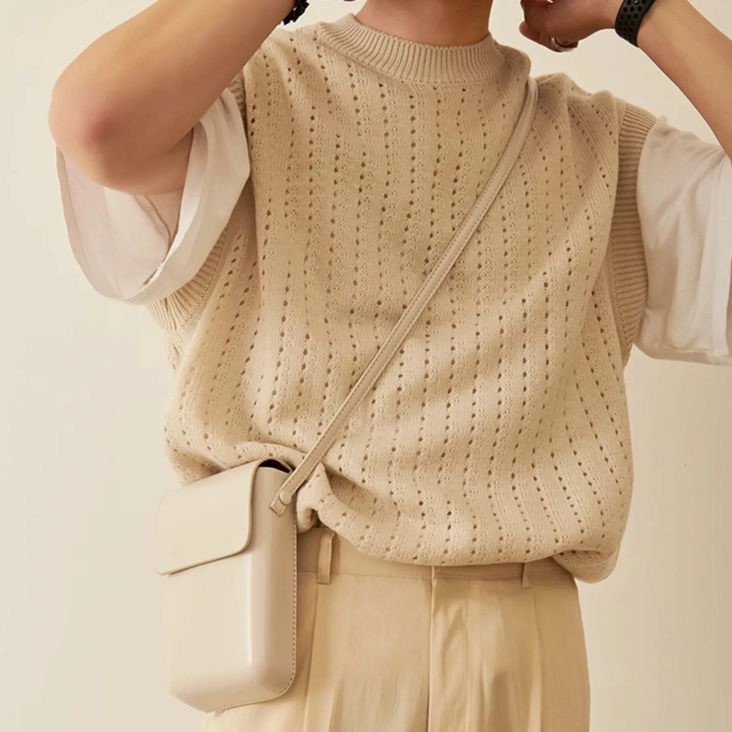 KNITTED SLEEVELESS VEST